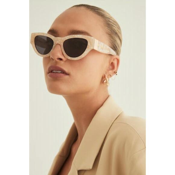 BILLINI Accessories - NEW BILLINI women's thick band sunglasses in white